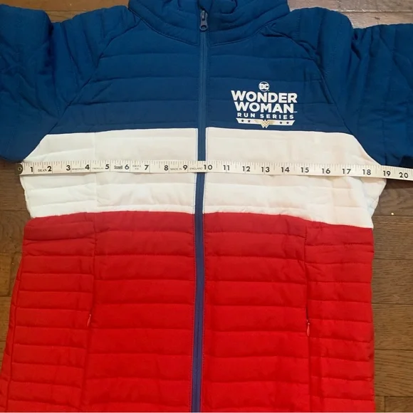 ⭐️SOLD⭐️Ventures Endurance DC Wonder Woman Run Series Puffer Jacket M w/Medal - Picture 5 of 10